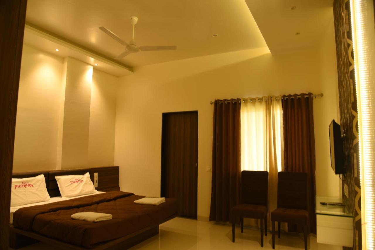 סטרה Hotel Pushpak מראה חיצוני תמונה