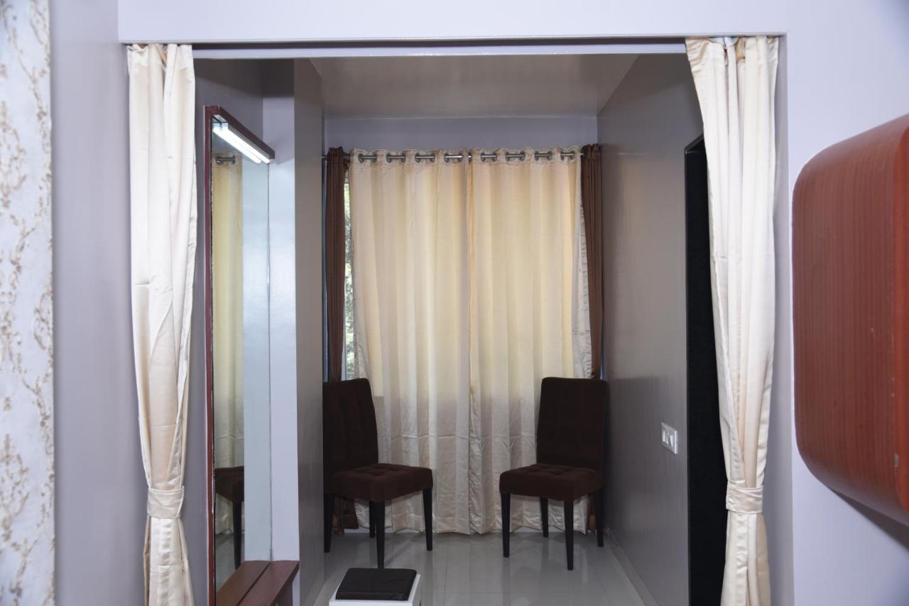 סטרה Hotel Pushpak מראה חיצוני תמונה